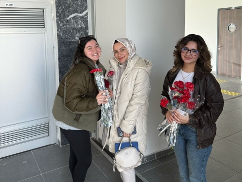 Kadınlar Günü Çiçek Dağıtım Etkinliği