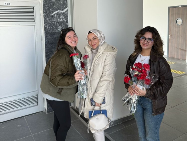 8 Mart Kadınlar Gününe Özel Çiçek Dağıtımımız